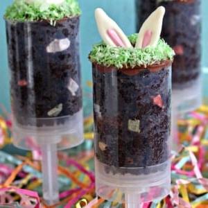 Ein Bild von ein paar Oster-Push-Up-Pops.