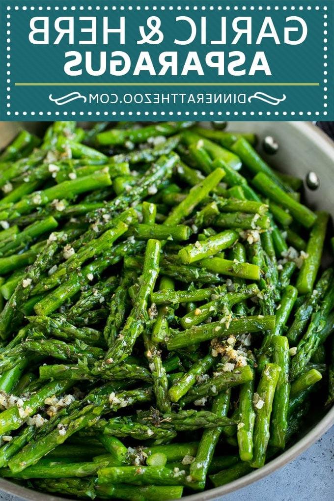 Gebratener Spargel mit Butter, Knoblauch und Kräutern Gebratener Spargel mit Butter, Knoblauch und Kräutern im Ganzen #spargelgericht #schnellerezepte #gesundkochen #spargelsaison