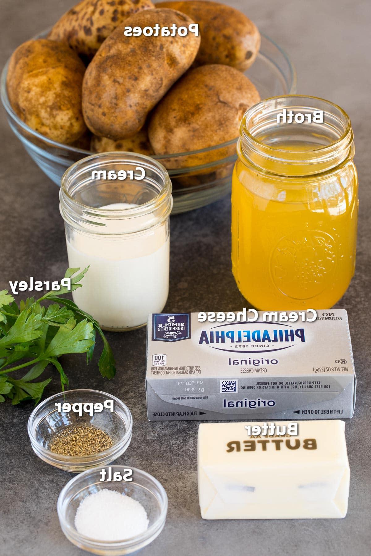 Kartoffelpüree aus dem Schongarer 3 Zutaten, darunter Kartoffeln, Hühnerbrühe, Sahne, Butter und Frischkäse.
