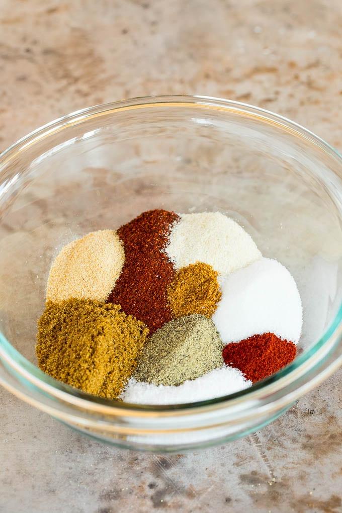 Fajita Gewürzmischung Rezept 4 Alle Gewürze für die Fajita-Mischung in einer Schale
