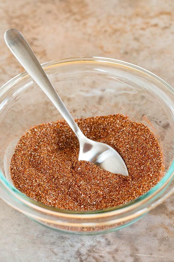 Fajita Gewürzmischung Rezept 5 Ein Löffel voll frisch gemachter Fajita-Gewürzmischung