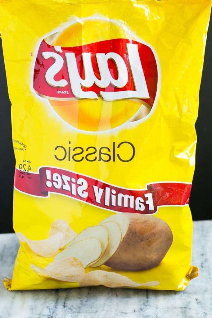 Eine Tüte Lay's Classic Kartoffelchips.