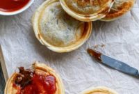 Hearty Slow Cooker Steak and Gravy Pot Pies