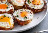 Keto Cauliflower Hash Brown Egg Cups