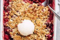 Comforting Strawberry Rhubarb Crisp