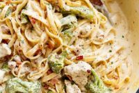 Easy One Pot Chicken Bacon Fettuccine Alfredo