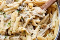 One-Pot Creamy Mushroom Chicken Pasta