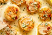 Seared Scallops with Creamy Garlic Sauce