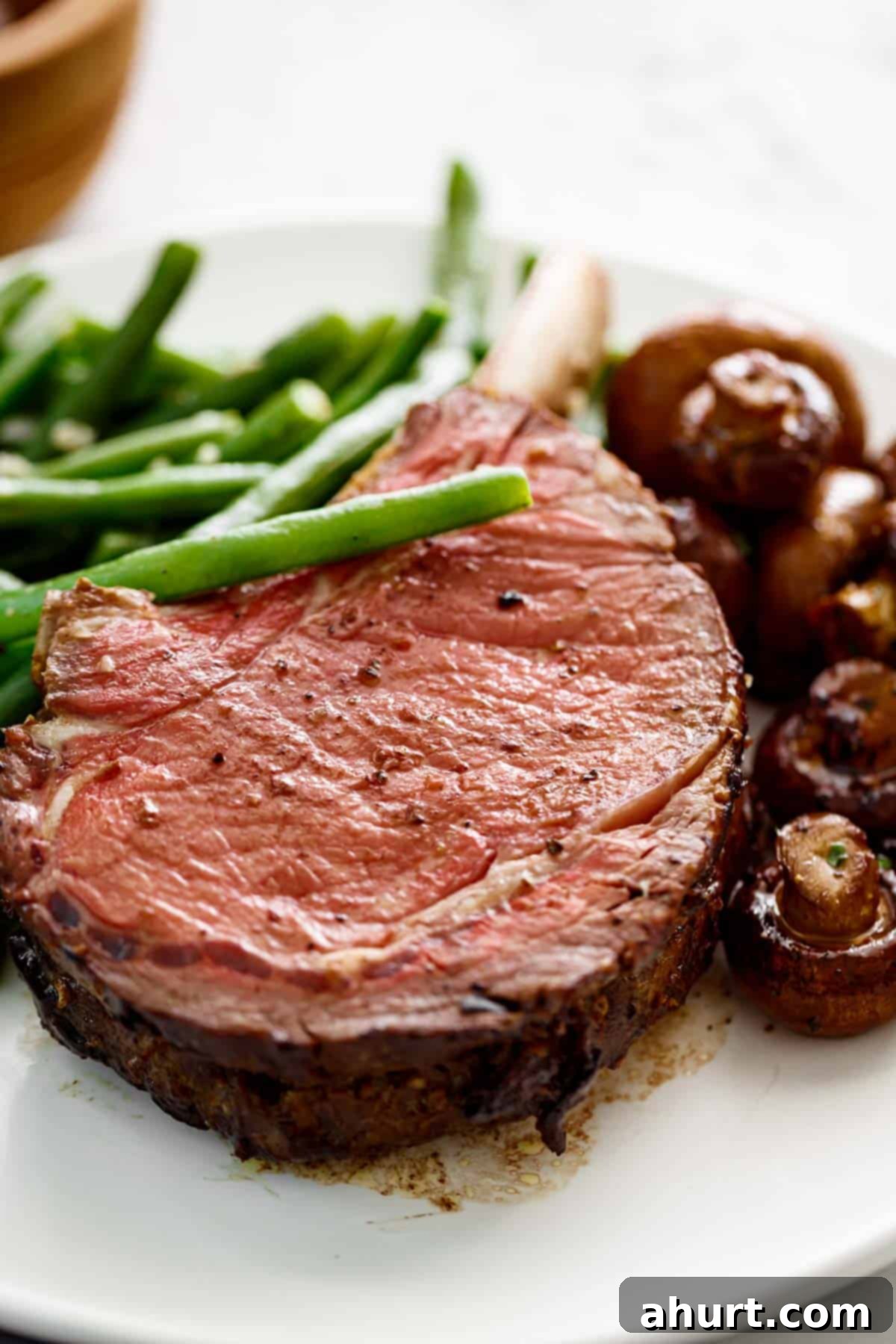 Prime Rib with garlic butter #primerib #beef #recipe Prime Rib with garlic butter served with green beans and mushrooms